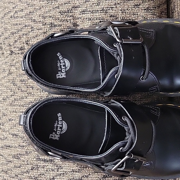 Shoes - Picture 5 of 6